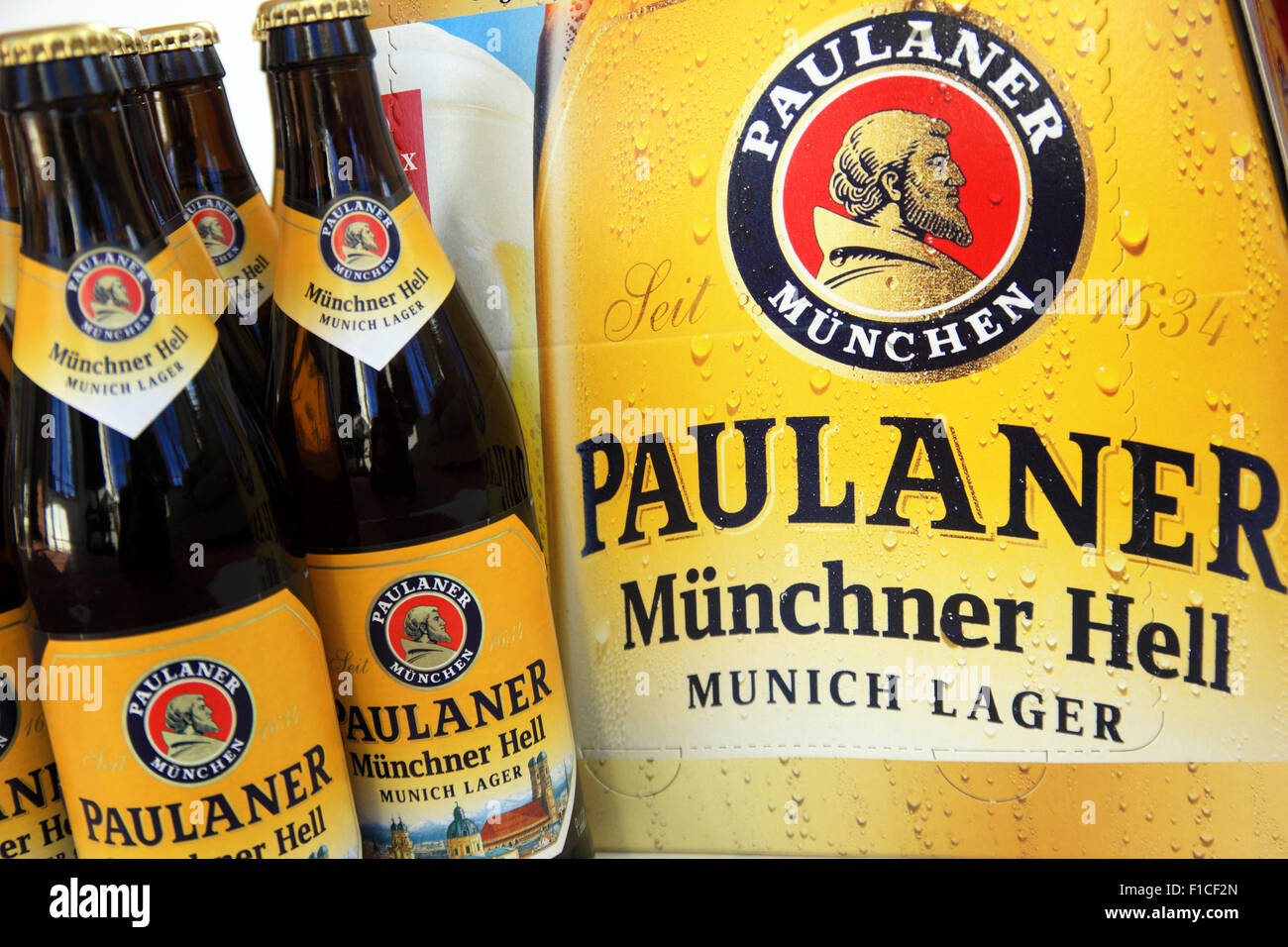 paulaner-munich-lager-bottles-and-box-F1CF2N.jpg