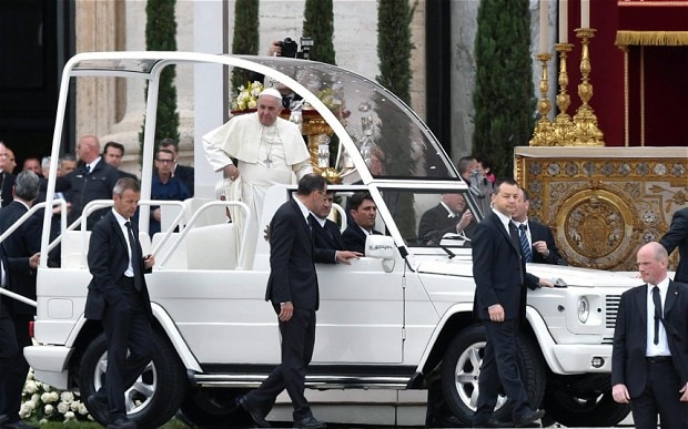 popemobile_2912498b.jpg