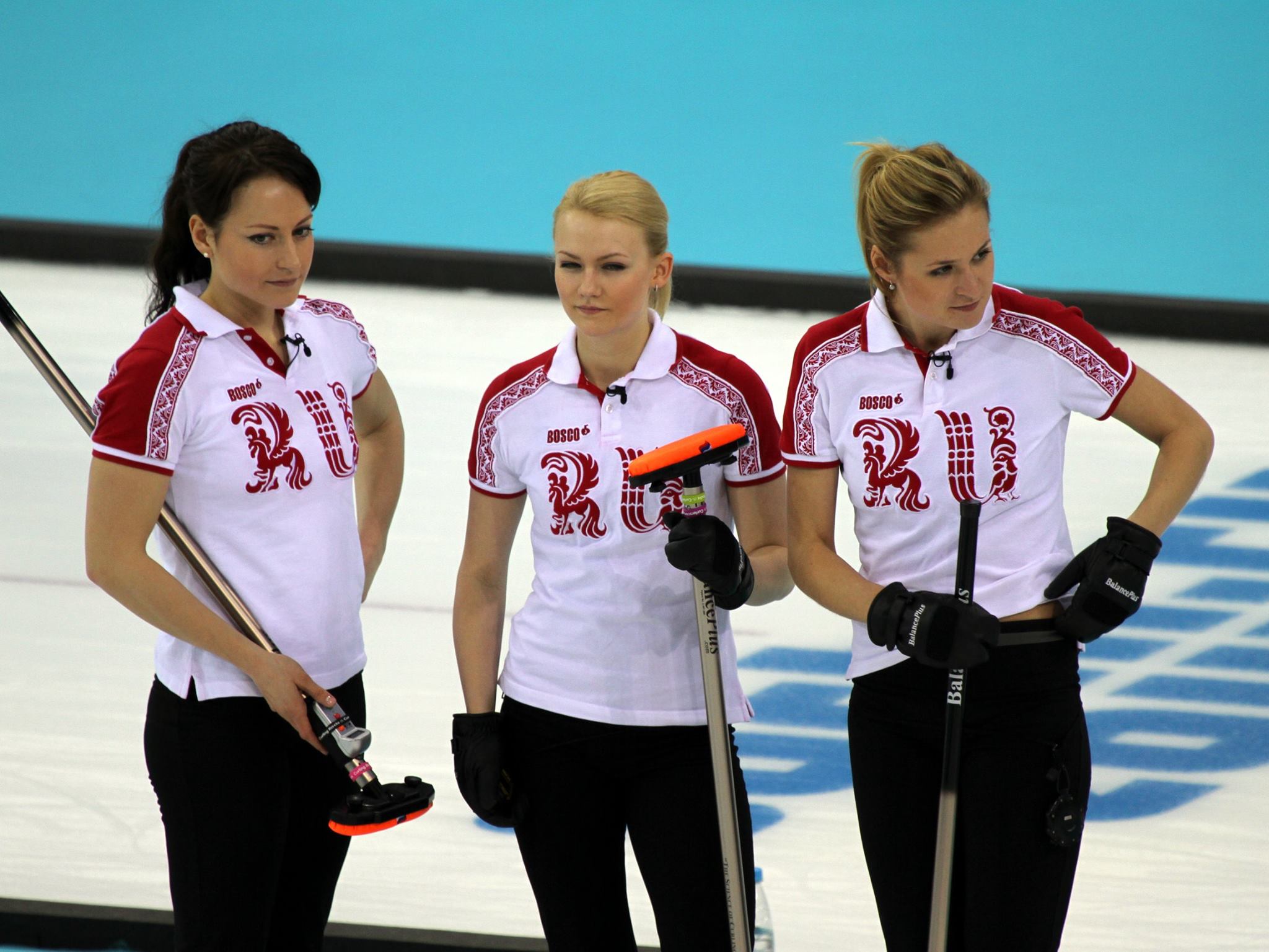 Women's_curling_at_the_2014_Winter_Olympics,_Russia_(4).jpg