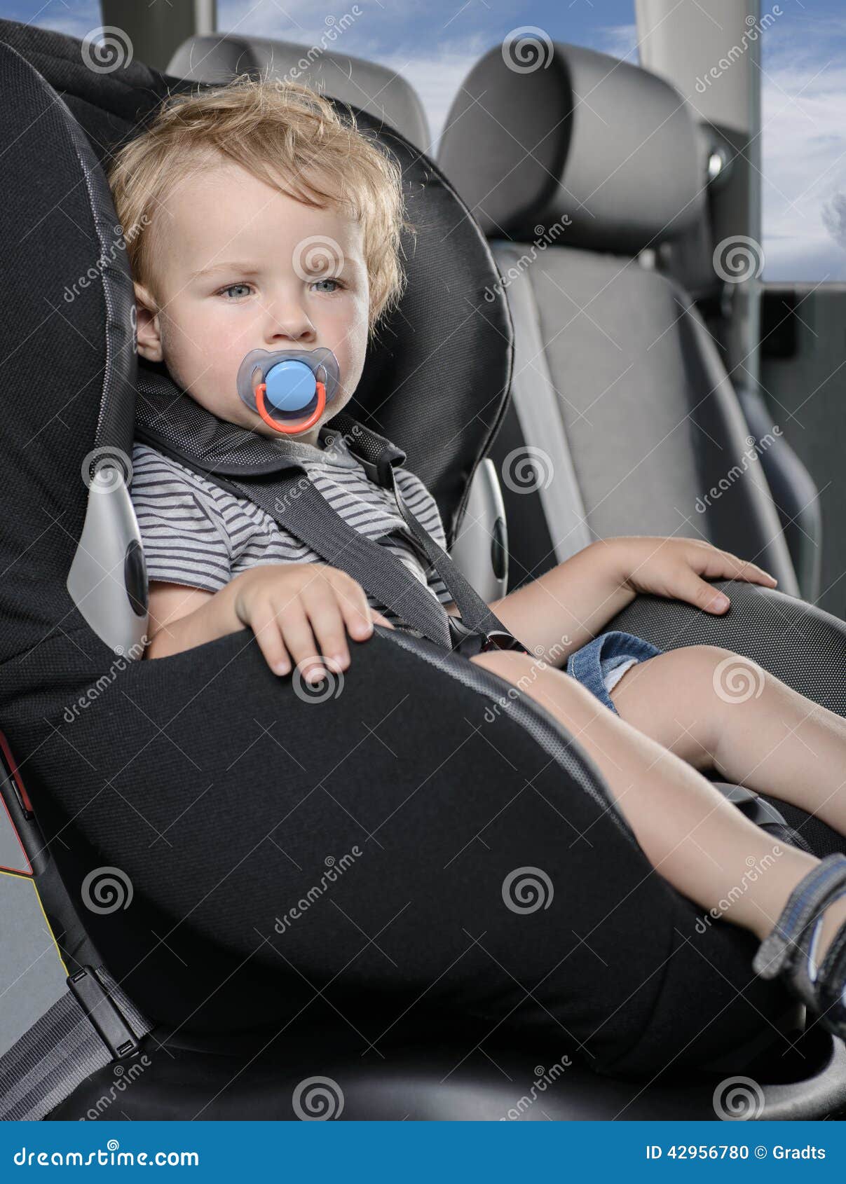 child-car-seat-kid-sitting-baby-safety-42956780.jpg