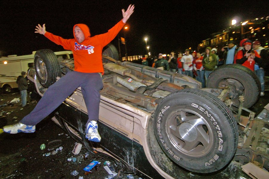 phillies-riot-more-car.jpg