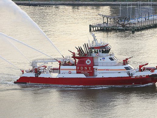 201105_fireboat.2e16d0ba.fill-661x496.jpg
