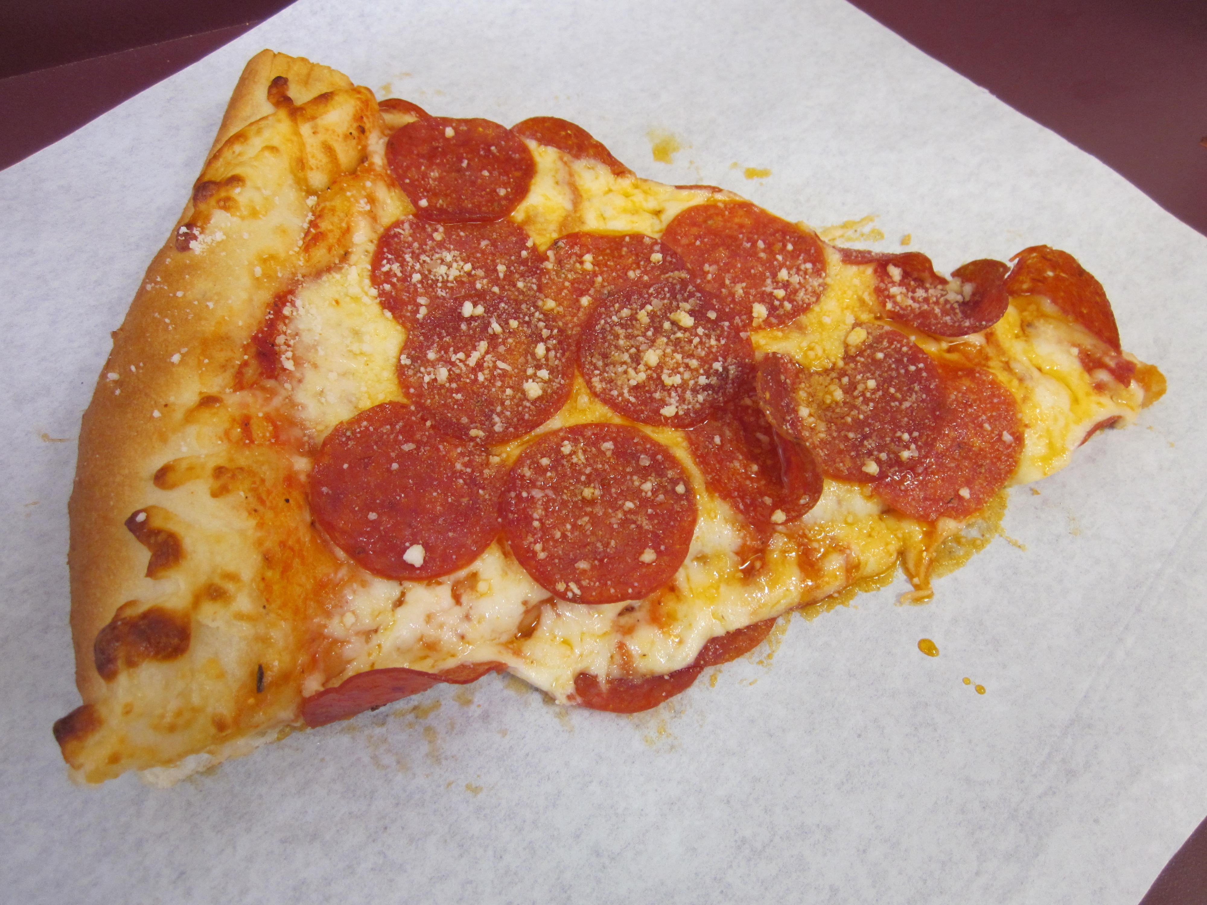 Fat_Slice_pepperoni_pizza_slice.JPG