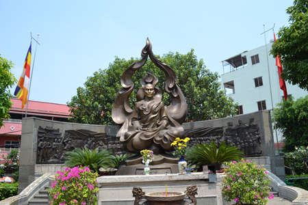 Thich-Quang-Duc-Monument.jpg
